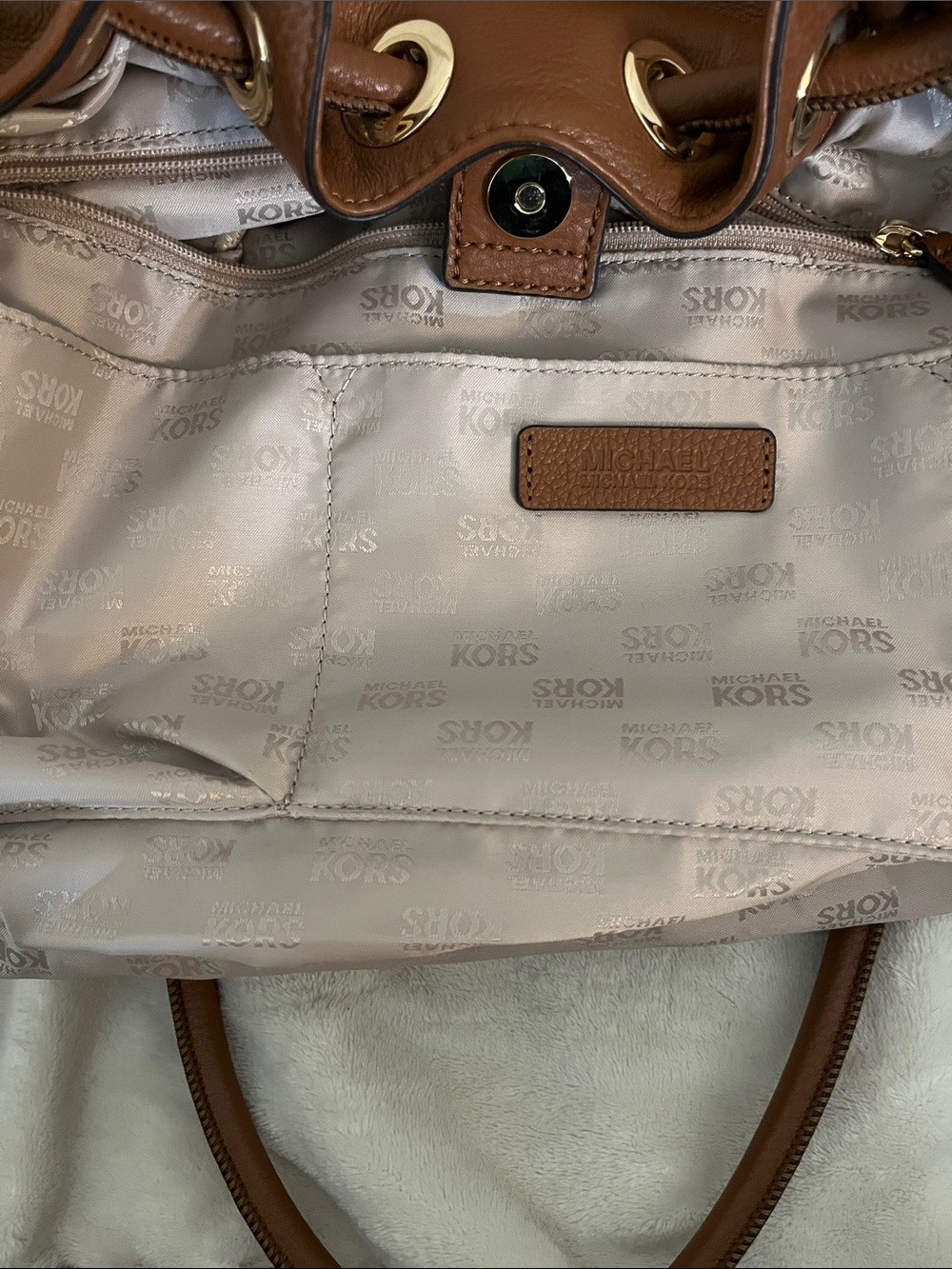 Michael Kors pebbled drawstring shoulder bag - Picture 7 of 11